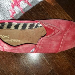 Tom's size 13 fit like 12